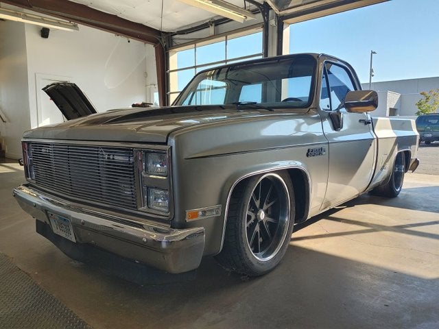 1987 GMC C 10 Base in Silver — front three-quarter view